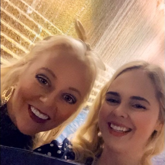 Meet your Posher, Jennifer - Picture 1 of 2